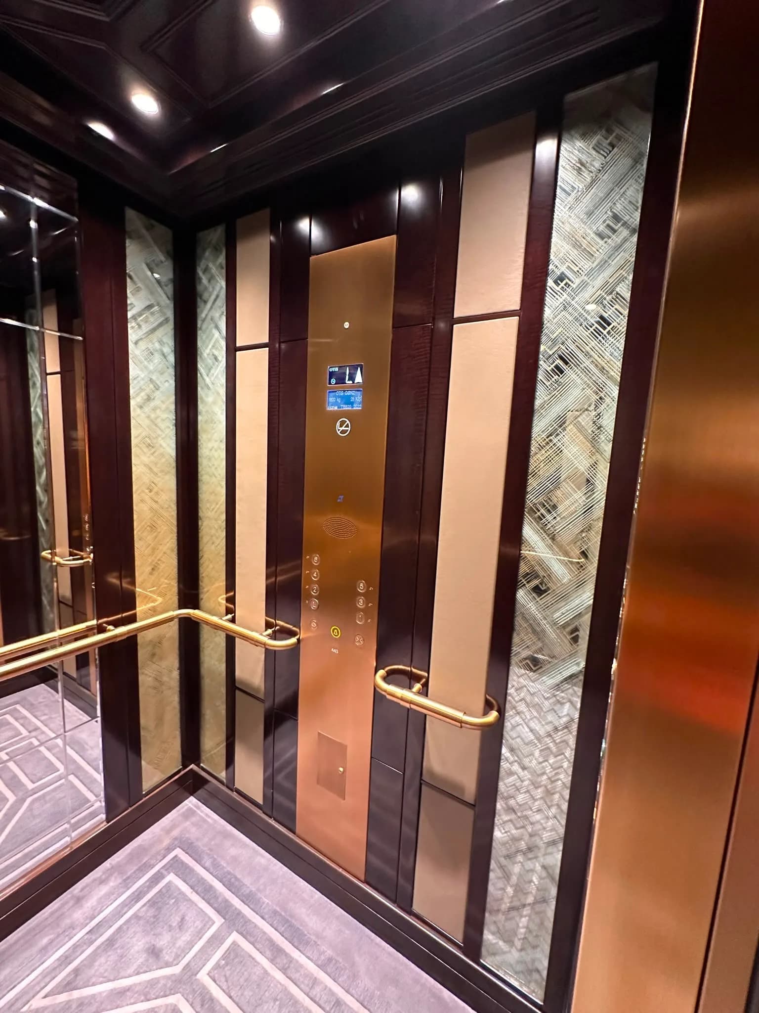 Galataport İstanbul — Asansör kabini, doğrama ve kaplama detayı