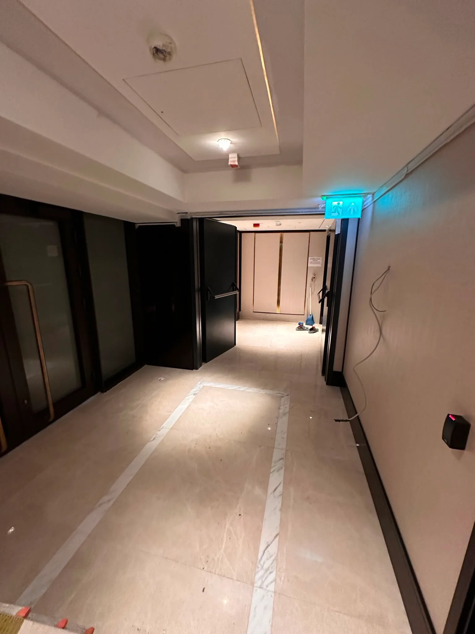 Galataport İstanbul — Koridor doğraması ve kapı montajı