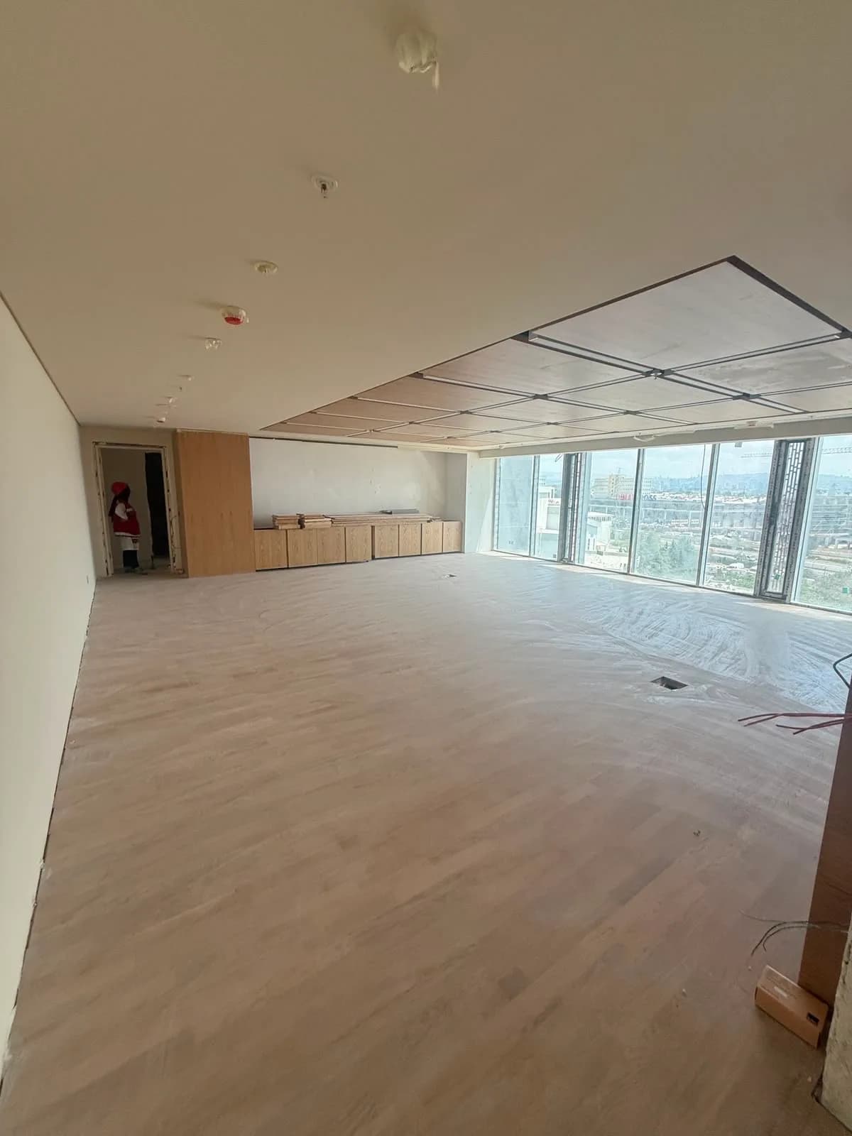 Ofis katı — zemin ve tavan teslimi